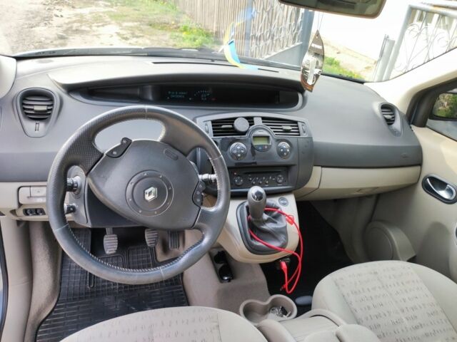 Синий Рено Гранд Сценик, объемом двигателя 1.6 л и пробегом 250 тыс. км за 3550 $, фото 4 на Automoto.ua