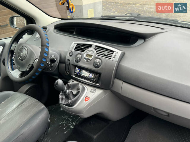 Рено Гранд Сценік 2005 у Вінниці на Automoto.ua Зелений Рено Гранд Сценік, об'ємом двигуна 2 л та пробігом 281 тис. км за 3950 $, фото 19 на Automoto.ua