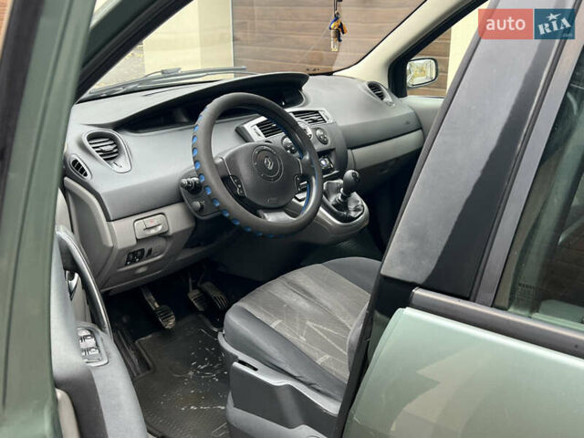 Рено Гранд Сценік 2005 у Вінниці на Automoto.ua Зелений Рено Гранд Сценік, об'ємом двигуна 2 л та пробігом 281 тис. км за 3950 $, фото 23 на Automoto.ua