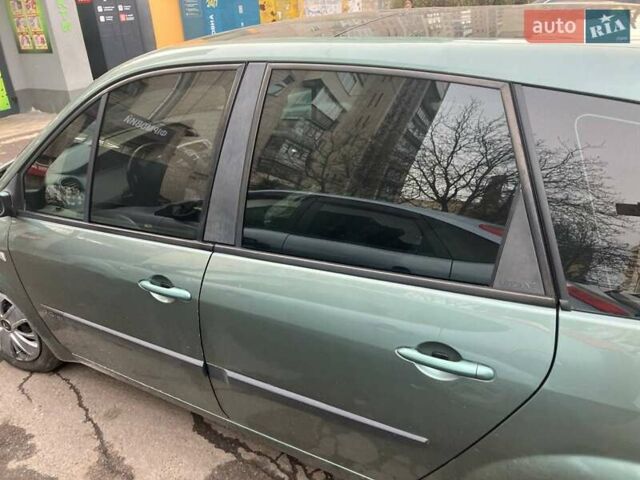 Зеленый Рено Гранд Сценик, объемом двигателя 2 л и пробегом 249 тыс. км за 4950 $, фото 2 на Automoto.ua