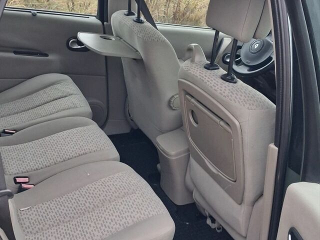 Зелений Рено Гранд Сценік, об'ємом двигуна 1.9 л та пробігом 315 тис. км за 5500 $, фото 5 на Automoto.ua