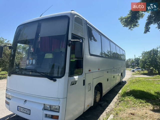 Белый Рено Iliade, объемом двигателя 9.83 л и пробегом 1 тыс. км за 9000 $, фото 2 на Automoto.ua