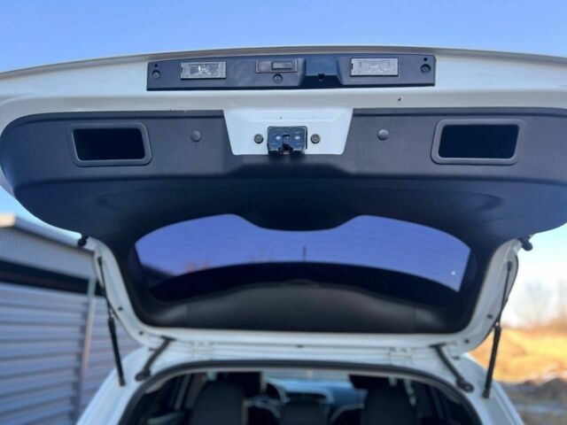 Белый Рено Kadjar, объемом двигателя 1.5 л и пробегом 258 тыс. км за 14600 $, фото 12 на Automoto.ua