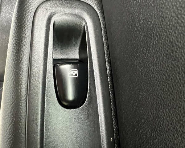 Белый Рено Kadjar, объемом двигателя 1.6 л и пробегом 252 тыс. км за 17800 $, фото 106 на Automoto.ua