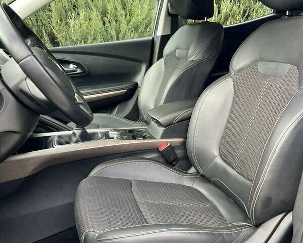 Белый Рено Kadjar, объемом двигателя 1.6 л и пробегом 252 тыс. км за 16850 $, фото 107 на Automoto.ua