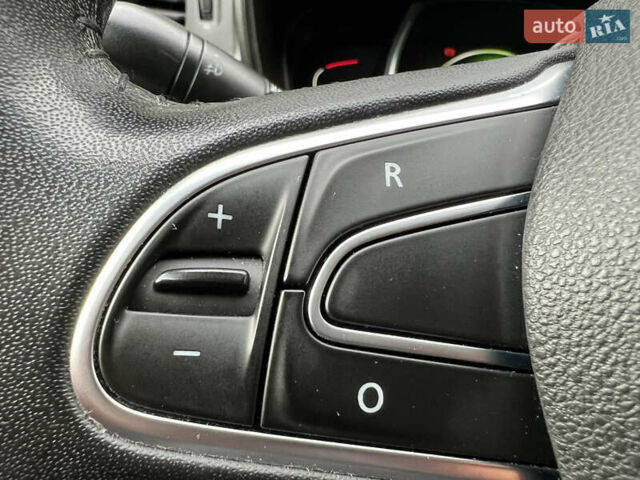 Белый Рено Kadjar, объемом двигателя 1.6 л и пробегом 252 тыс. км за 17800 $, фото 46 на Automoto.ua