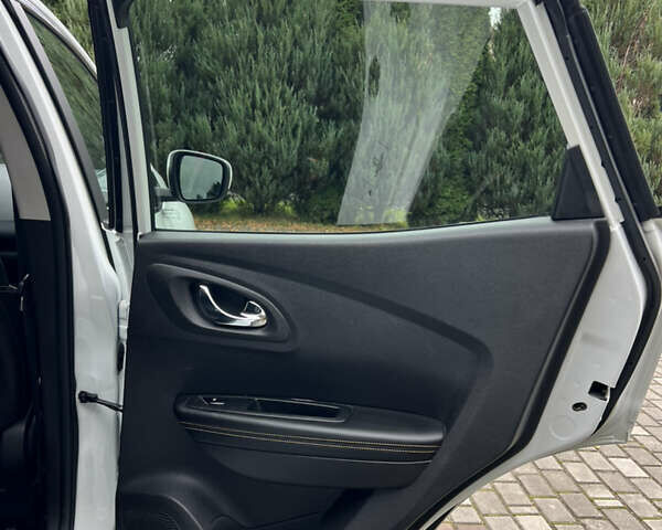 Белый Рено Kadjar, объемом двигателя 1.6 л и пробегом 252 тыс. км за 17800 $, фото 105 на Automoto.ua