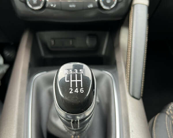 Белый Рено Kadjar, объемом двигателя 1.6 л и пробегом 252 тыс. км за 17800 $, фото 50 на Automoto.ua