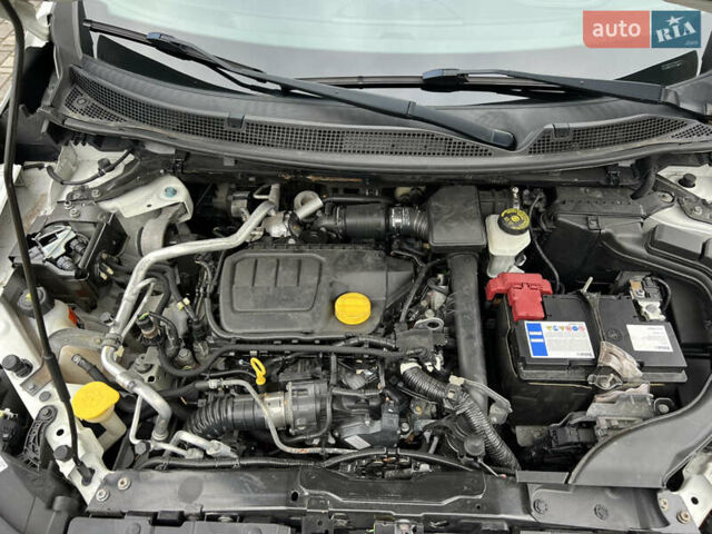 Белый Рено Kadjar, объемом двигателя 1.6 л и пробегом 252 тыс. км за 17800 $, фото 28 на Automoto.ua