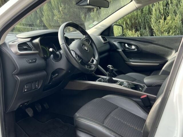 Білий Рено Kadjar, об'ємом двигуна 1.6 л та пробігом 252 тис. км за 17300 $, фото 10 на Automoto.ua