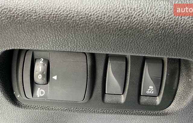 Белый Рено Kadjar, объемом двигателя 1.6 л и пробегом 252 тыс. км за 16850 $, фото 56 на Automoto.ua