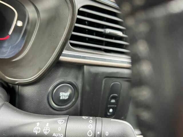 Білий Рено Kadjar, об'ємом двигуна 1.6 л та пробігом 252 тис. км за 17300 $, фото 17 на Automoto.ua