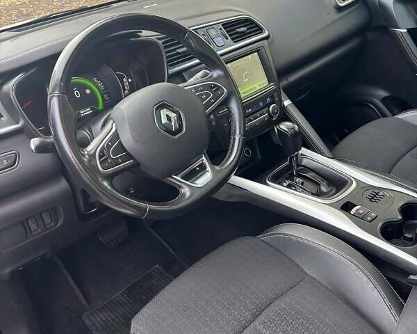 Белый Рено Kadjar, объемом двигателя 1.5 л и пробегом 220 тыс. км за 15900 $, фото 2 на Automoto.ua