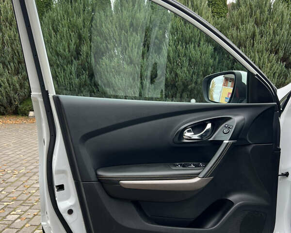 Белый Рено Kadjar, объемом двигателя 1.6 л и пробегом 252 тыс. км за 17800 $, фото 30 на Automoto.ua