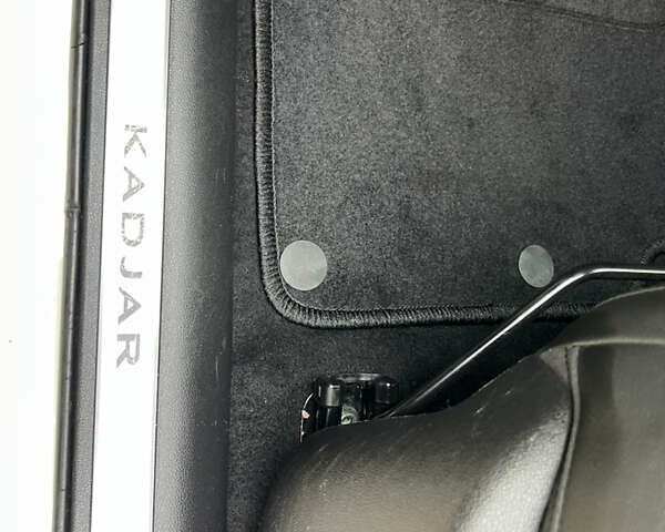 Белый Рено Kadjar, объемом двигателя 1.6 л и пробегом 252 тыс. км за 17800 $, фото 34 на Automoto.ua