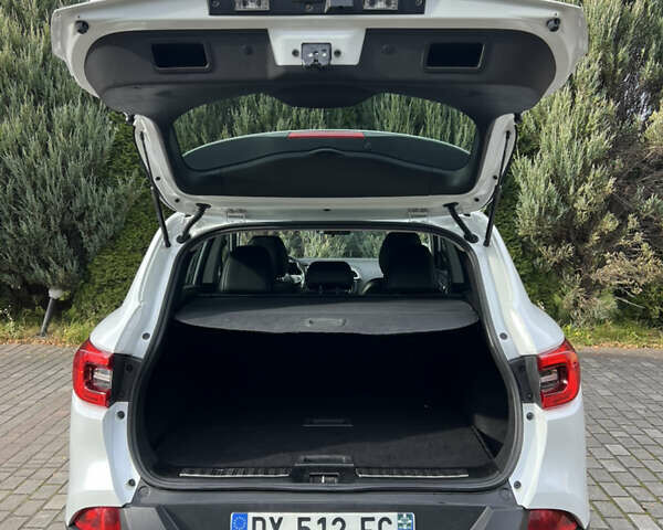 Белый Рено Kadjar, объемом двигателя 1.6 л и пробегом 252 тыс. км за 17800 $, фото 135 на Automoto.ua
