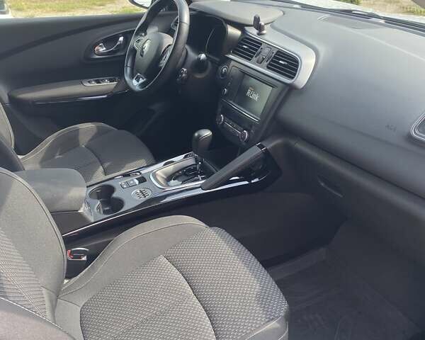 Белый Рено Kadjar, объемом двигателя 1.46 л и пробегом 226 тыс. км за 13600 $, фото 2 на Automoto.ua