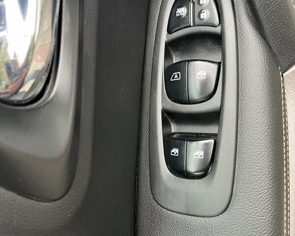 Белый Рено Kadjar, объемом двигателя 1.6 л и пробегом 252 тыс. км за 17800 $, фото 31 на Automoto.ua