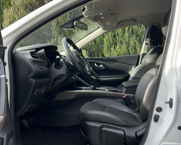 Белый Рено Kadjar, объемом двигателя 1.6 л и пробегом 252 тыс. км за 17800 $, фото 33 на Automoto.ua