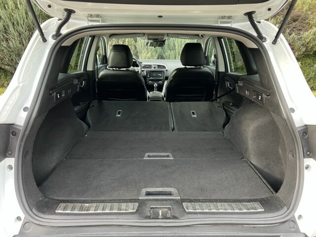 Білий Рено Kadjar, об'ємом двигуна 1.6 л та пробігом 252 тис. км за 17300 $, фото 15 на Automoto.ua