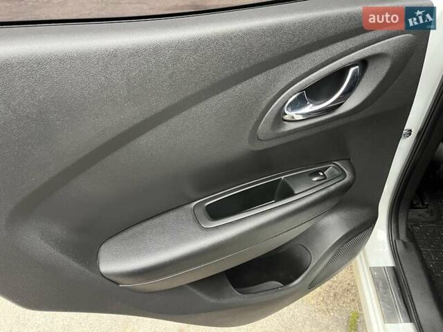 Білий Рено Kadjar, об'ємом двигуна 1.46 л та пробігом 162 тис. км за 16750 $, фото 12 на Automoto.ua