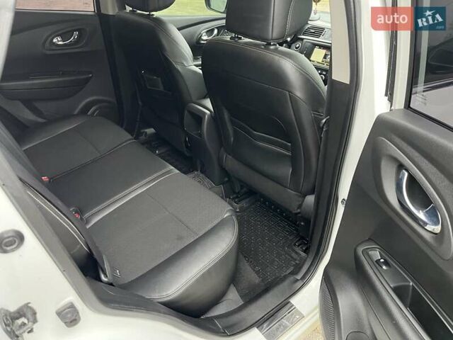 Білий Рено Kadjar, об'ємом двигуна 1.46 л та пробігом 162 тис. км за 16750 $, фото 14 на Automoto.ua