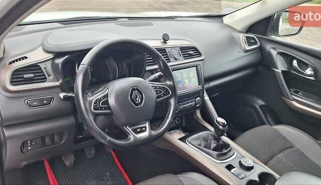 Белый Рено Kadjar, объемом двигателя 1.5 л и пробегом 119 тыс. км за 15800 $, фото 94 на Automoto.ua