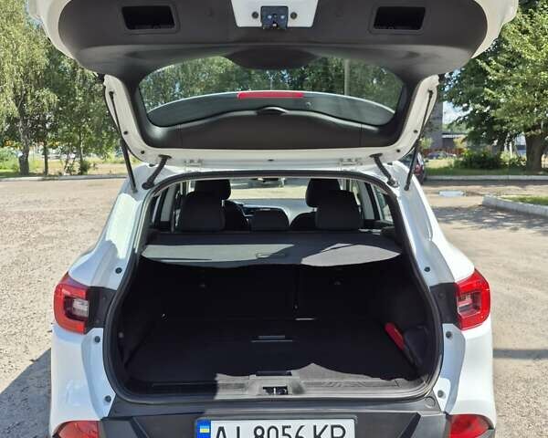 Белый Рено Kadjar, объемом двигателя 1.46 л и пробегом 177 тыс. км за 16600 $, фото 2 на Automoto.ua