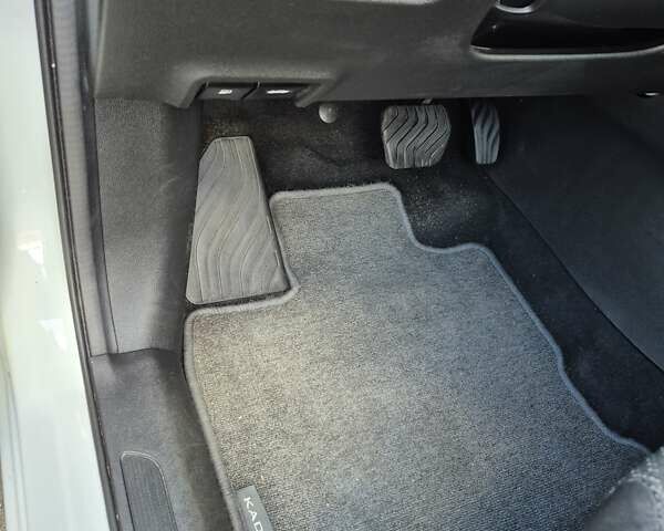 Белый Рено Kadjar, объемом двигателя 1.46 л и пробегом 177 тыс. км за 16600 $, фото 19 на Automoto.ua