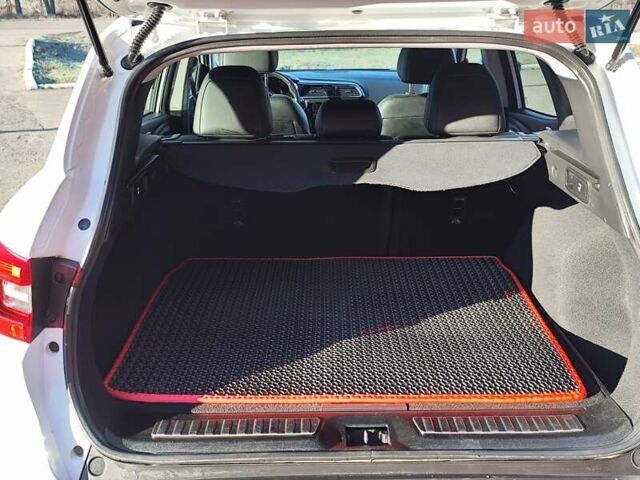 Белый Рено Kadjar, объемом двигателя 1.6 л и пробегом 119 тыс. км за 16300 $, фото 32 на Automoto.ua