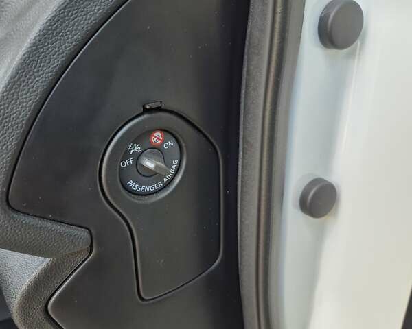 Белый Рено Kadjar, объемом двигателя 1.46 л и пробегом 177 тыс. км за 16600 $, фото 20 на Automoto.ua