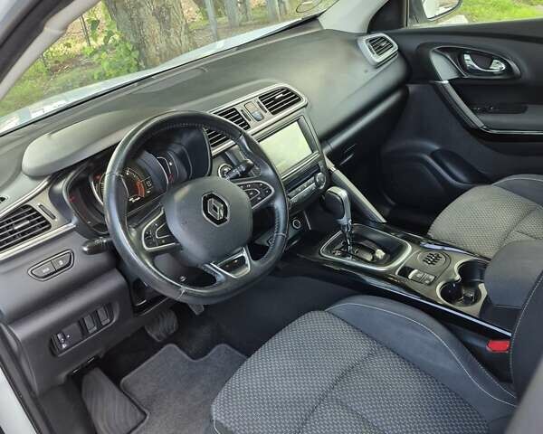 Белый Рено Kadjar, объемом двигателя 1.46 л и пробегом 177 тыс. км за 16600 $, фото 12 на Automoto.ua