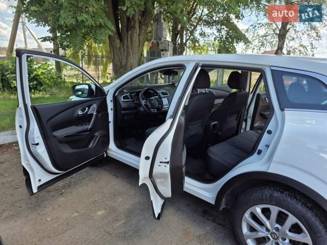 Белый Рено Kadjar, объемом двигателя 1.46 л и пробегом 177 тыс. км за 16600 $, фото 6 на Automoto.ua