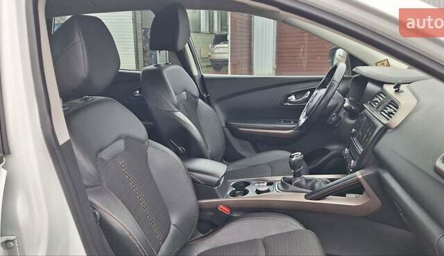 Белый Рено Kadjar, объемом двигателя 1.5 л и пробегом 119 тыс. км за 15800 $, фото 63 на Automoto.ua