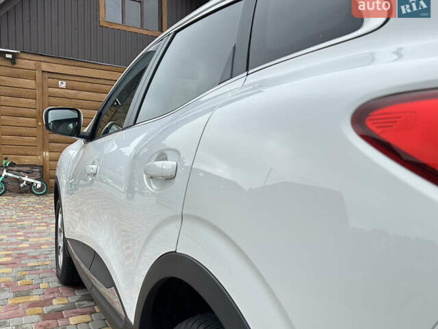 Білий Рено Kadjar, об'ємом двигуна 1.6 л та пробігом 210 тис. км за 13799 $, фото 17 на Automoto.ua