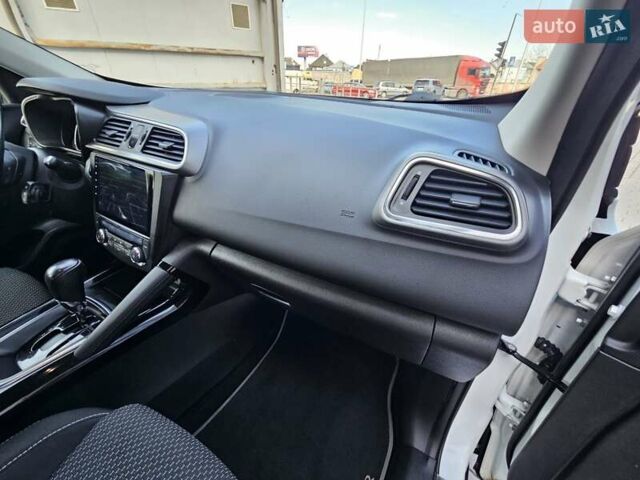 Білий Рено Kadjar, об'ємом двигуна 1.5 л та пробігом 197 тис. км за 15750 $, фото 49 на Automoto.ua