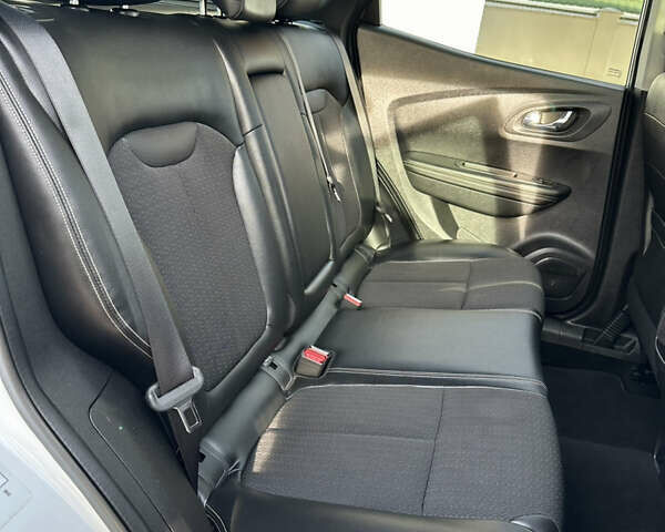 Белый Рено Kadjar, объемом двигателя 1.5 л и пробегом 230 тыс. км за 16000 $, фото 42 на Automoto.ua