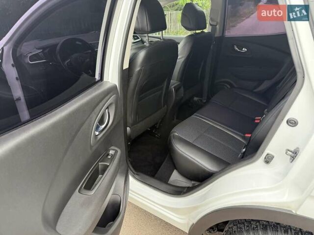 Белый Рено Kadjar, объемом двигателя 1.46 л и пробегом 192 тыс. км за 17700 $, фото 11 на Automoto.ua