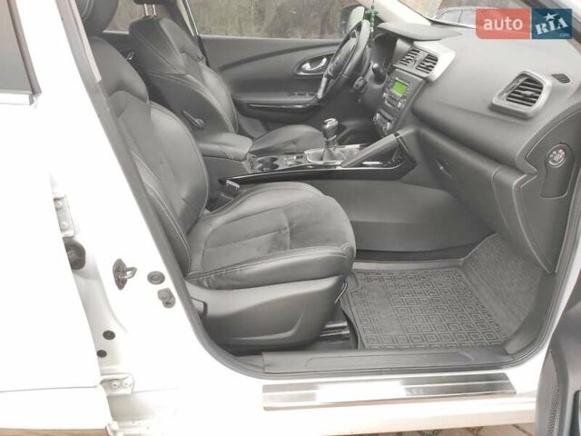 Белый Рено Kadjar, объемом двигателя 1.46 л и пробегом 210 тыс. км за 17200 $, фото 18 на Automoto.ua