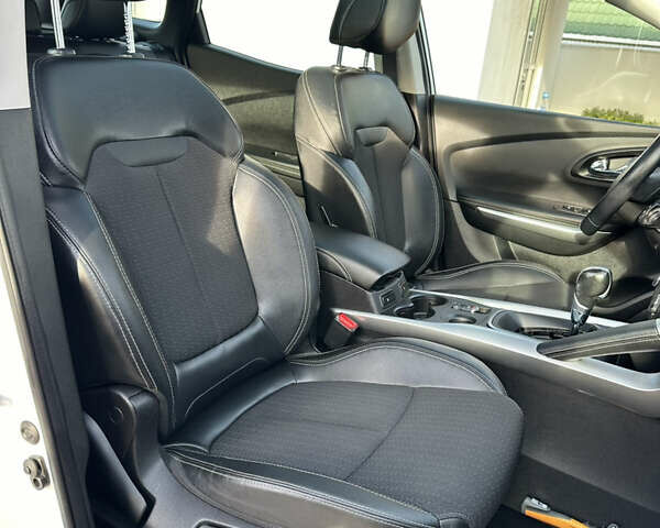 Белый Рено Kadjar, объемом двигателя 1.5 л и пробегом 230 тыс. км за 16000 $, фото 58 на Automoto.ua