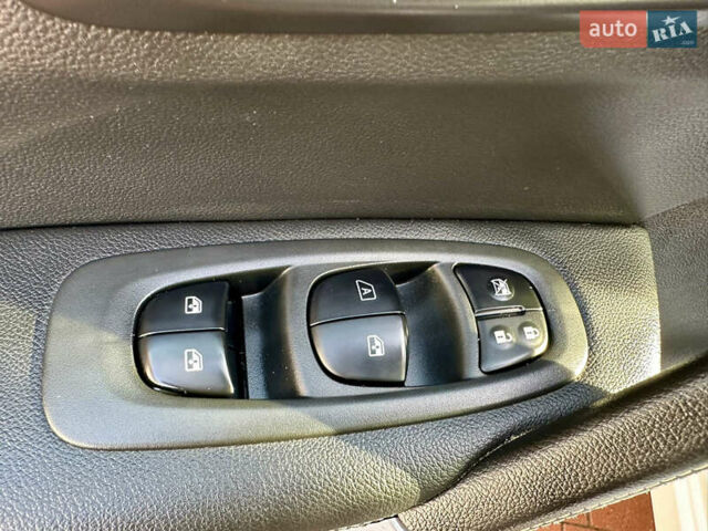 Белый Рено Kadjar, объемом двигателя 1.5 л и пробегом 230 тыс. км за 16000 $, фото 107 на Automoto.ua