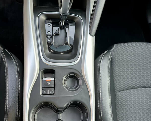 Белый Рено Kadjar, объемом двигателя 1.5 л и пробегом 230 тыс. км за 16000 $, фото 88 на Automoto.ua