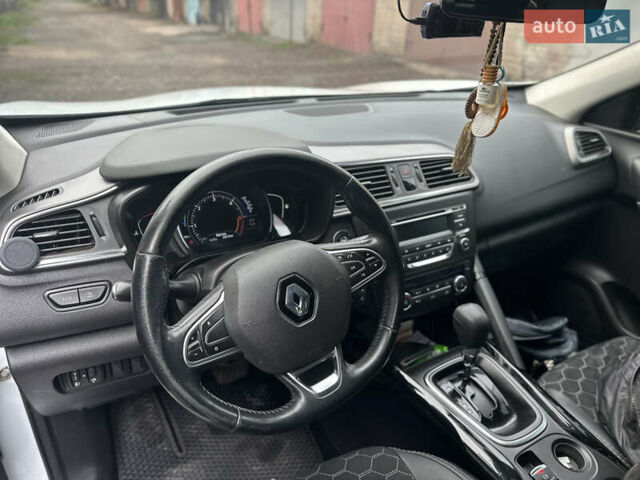 Белый Рено Kadjar, объемом двигателя 1.5 л и пробегом 249 тыс. км за 15700 $, фото 4 на Automoto.ua