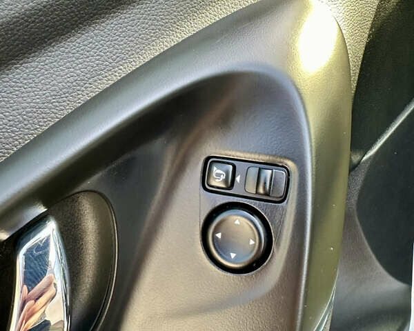 Белый Рено Kadjar, объемом двигателя 1.5 л и пробегом 230 тыс. км за 16000 $, фото 106 на Automoto.ua