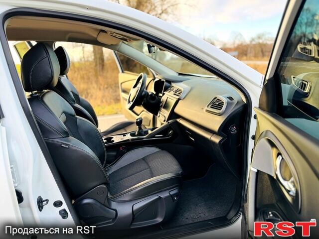 Белый Рено Kadjar, объемом двигателя 16 л и пробегом 49 тыс. км за 16800 $, фото 10 на Automoto.ua