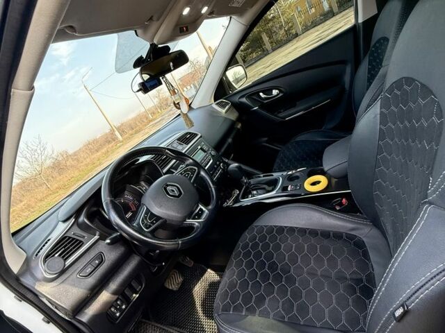 Белый Рено Kadjar, объемом двигателя 1.5 л и пробегом 250 тыс. км за 14700 $, фото 3 на Automoto.ua