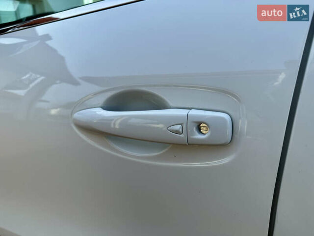 Белый Рено Kadjar, объемом двигателя 1.5 л и пробегом 230 тыс. км за 16000 $, фото 4 на Automoto.ua