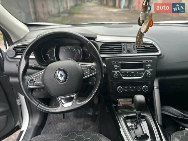 Белый Рено Kadjar, объемом двигателя 1.5 л и пробегом 249 тыс. км за 15700 $, фото 9 на Automoto.ua