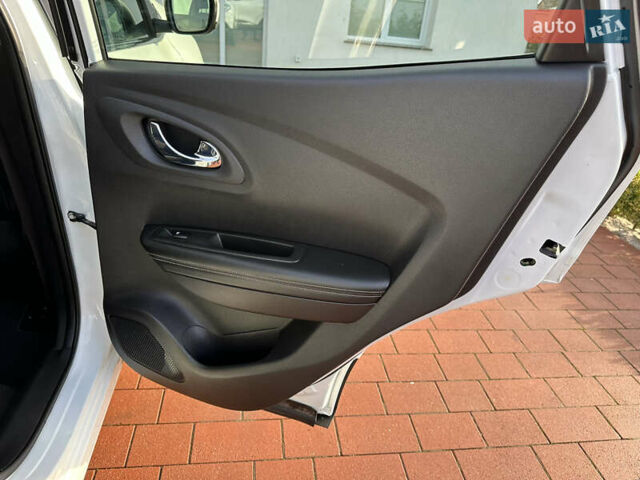 Белый Рено Kadjar, объемом двигателя 1.5 л и пробегом 230 тыс. км за 16000 $, фото 38 на Automoto.ua