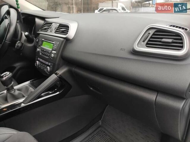 Белый Рено Kadjar, объемом двигателя 1.46 л и пробегом 210 тыс. км за 17200 $, фото 14 на Automoto.ua